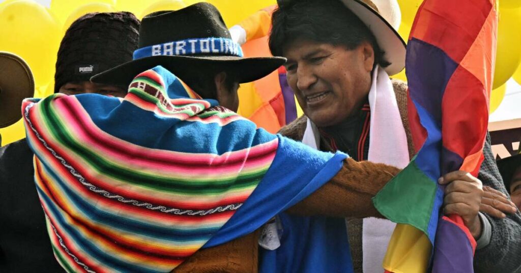 Les partisans de l’ex-président Evo Morales marchent sur La Paz : “Une lutte pour le pouvoir”