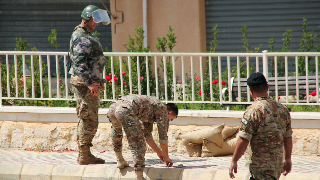 Explosions au Liban : viser les communications du Hezbollah, un moyen de montrer les muscles (mais pas que)