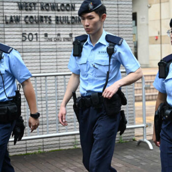 Hong Kong : quatorze mois de prison pour avoir porté un tee-shirt “séditieux”