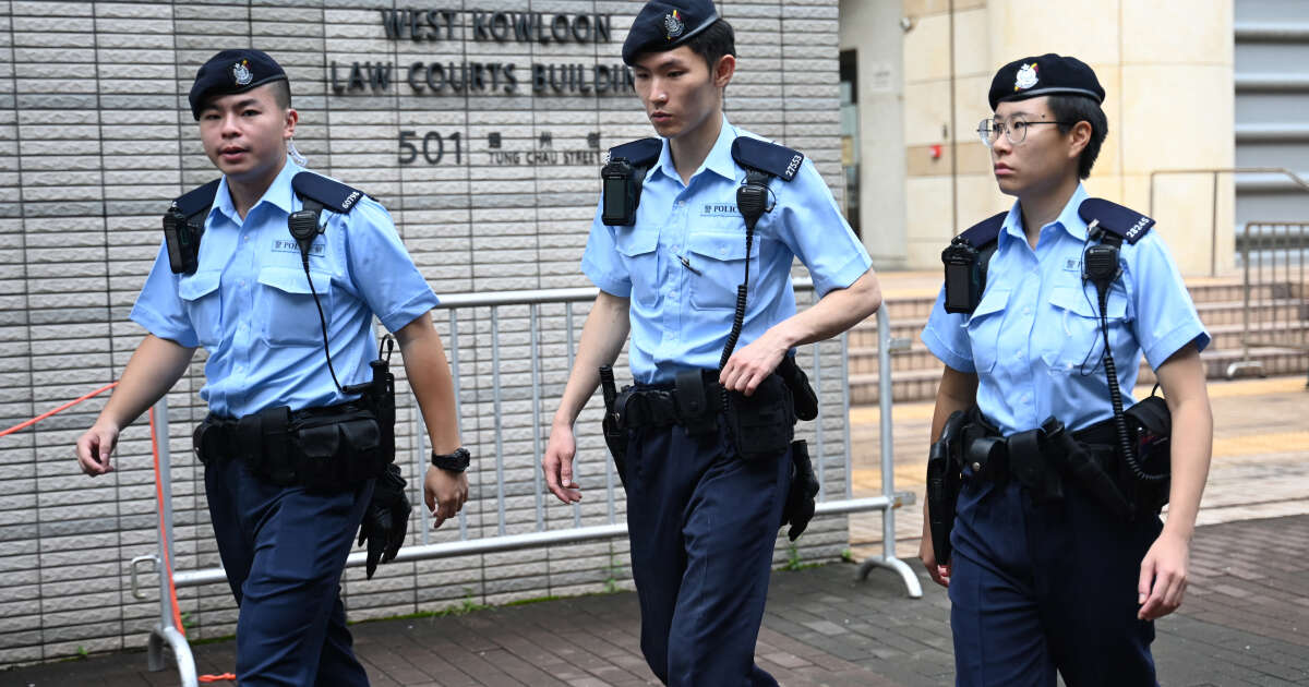 Hong Kong : quatorze mois de prison pour avoir porté un tee-shirt “séditieux”