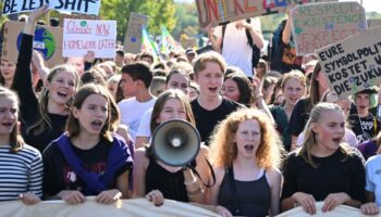 Berlin: Rund 1.000 Menschen demonstrieren für besseren Klimaschutz