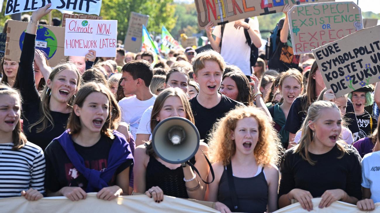 Berlin: Rund 1.000 Menschen demonstrieren für besseren Klimaschutz