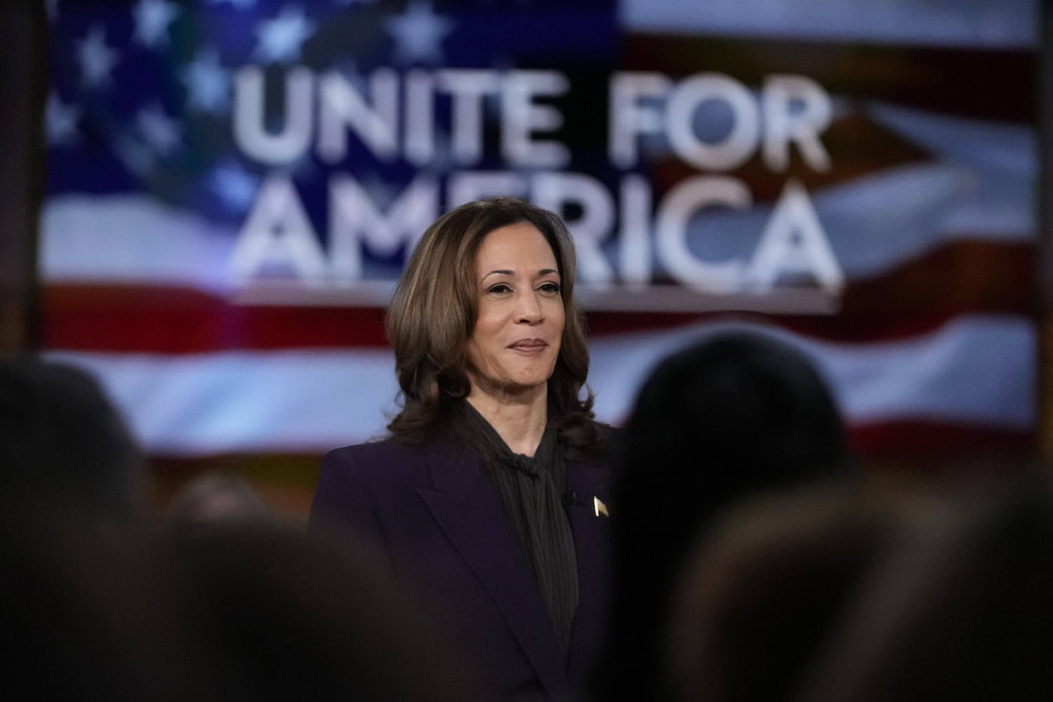 "Si quelqu'un force l'entrée de mon domicile, il se fera tirer dessus" : Kamala Harris, pour ou contre le port d'arme ?