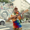 Manu Chao revient avec « Viva Tu », et il sait encore surprendre