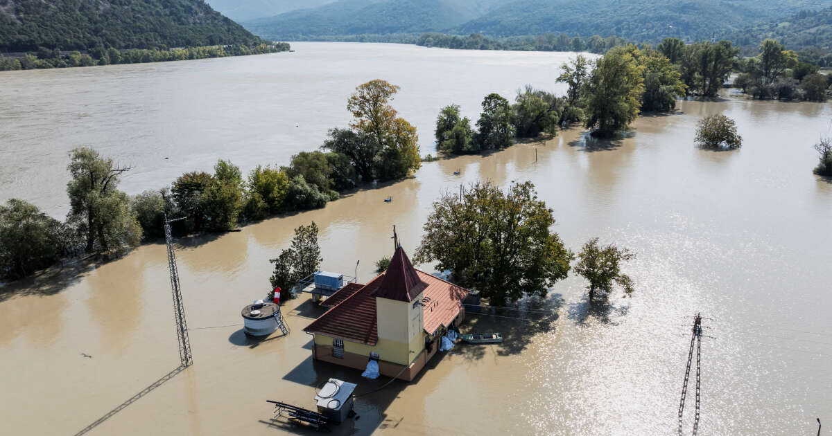 En Hongrie, la tempête Boris sort le Danube de son lit