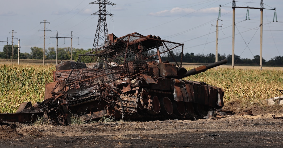 Un char russe détruit par l'armée ukrainienne dans la région russe de Koursk, le 16 août 2024