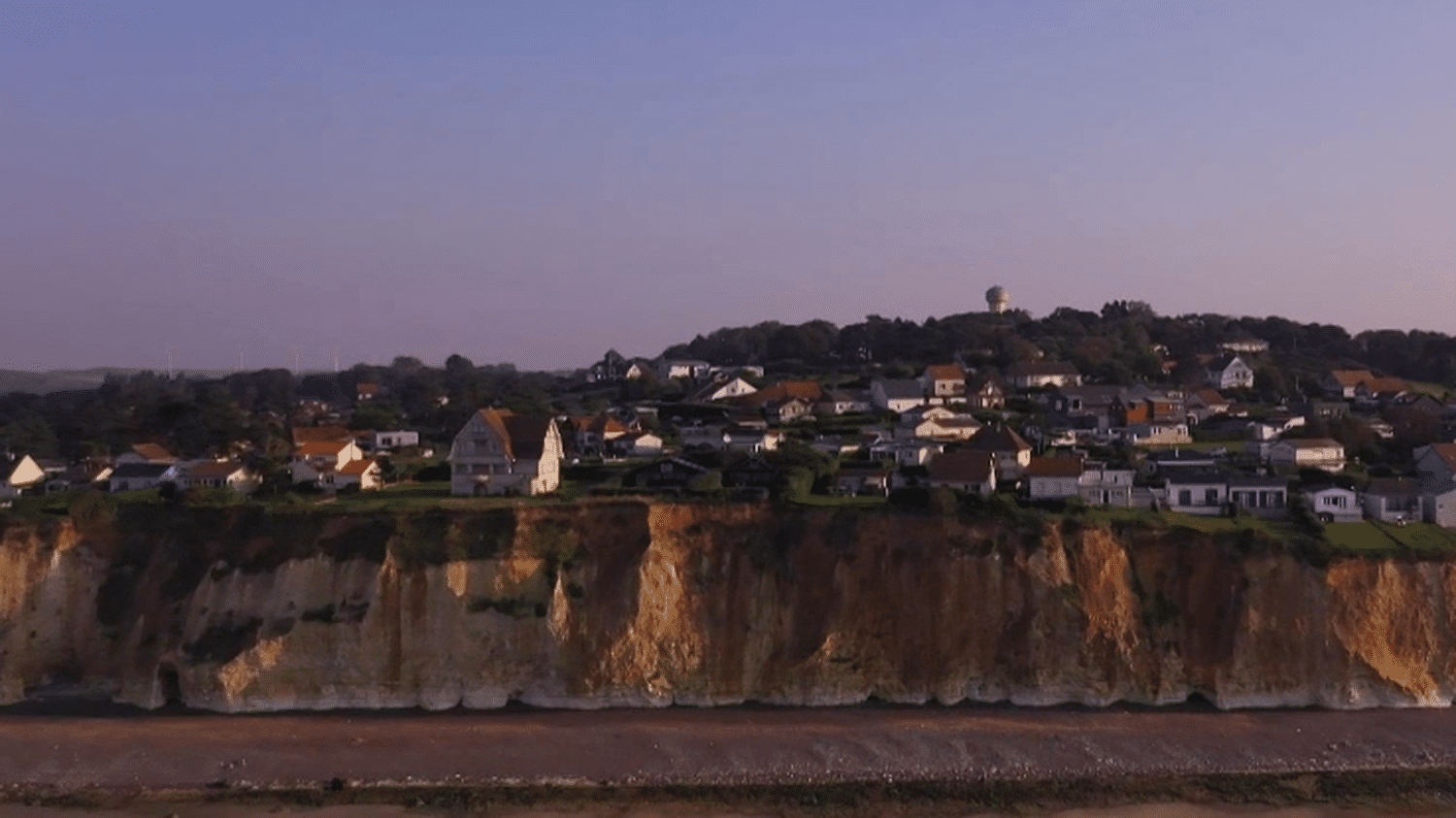 Érosion du littoral : en Normandie, un camping déménagé avant d'être englouti