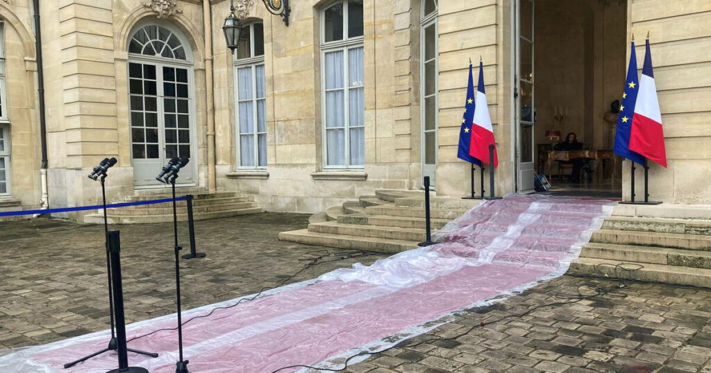 Gouvernement Barnier : ces rares fois où un exécutif a été annoncé un week-end