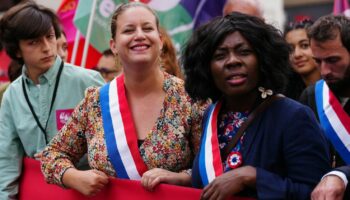 Nouveau gouvernement : des milliers de manifestants à Paris, la liste des ministres de Michel Barnier toujours attendue