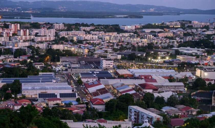 Vie chère en Martinique : les manifestations partiellement interdites dans quatre communes, dont Fort-de-France, après des nuits de violences urbaines