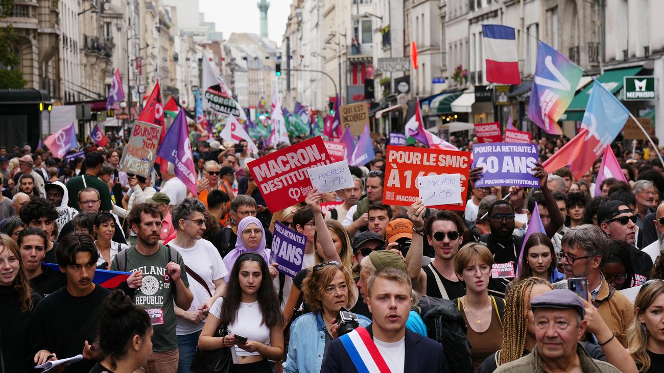 Regierungsbildung Frankreich: Tausende protestieren in Paris gegen neue konservative Regierung