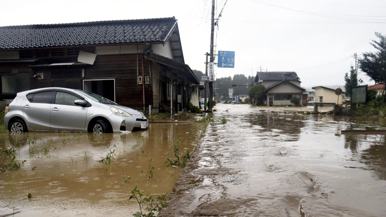 Au Japon, une personne est morte et sept sont portées disparues après des inondations