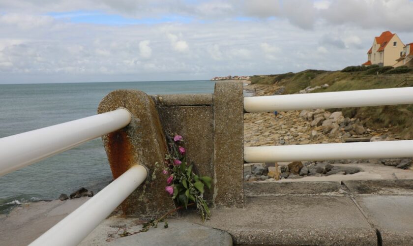 REPORTAGE. "La mort est dans ma vie depuis tellement d'années" : à Calais, les naufrages ne dissuadent pas les migrants de tenter la traversée de la Manche