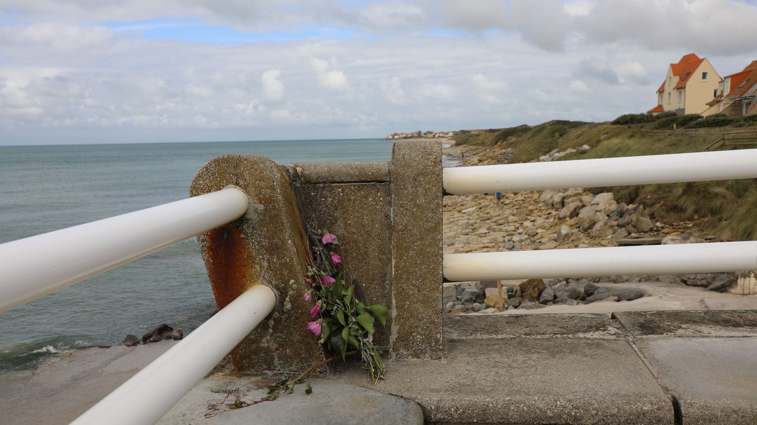 REPORTAGE. "La mort est dans ma vie depuis tellement d'années" : à Calais, les naufrages ne dissuadent pas les migrants de tenter la traversée de la Manche