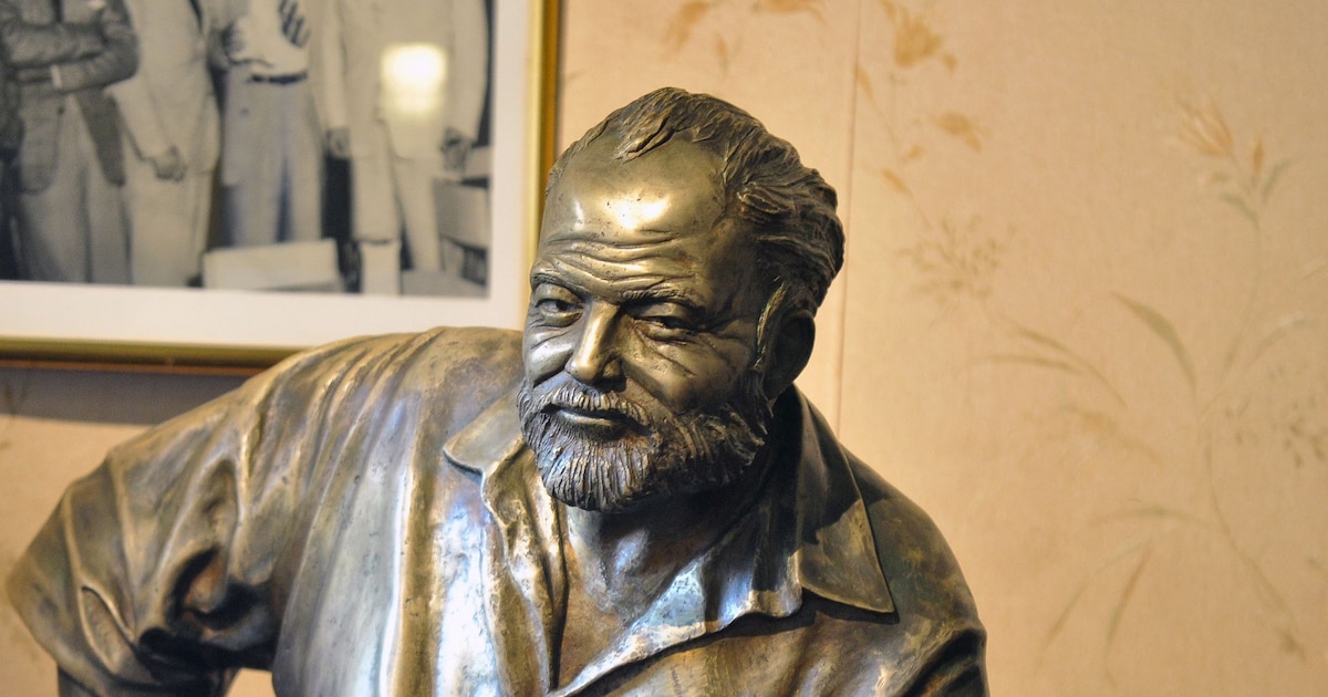 Naomi Wood raconte la vie du grand écrivain américain à travers ses histoires d'amour. Ici une sculpture d'Ernest Hemingway.