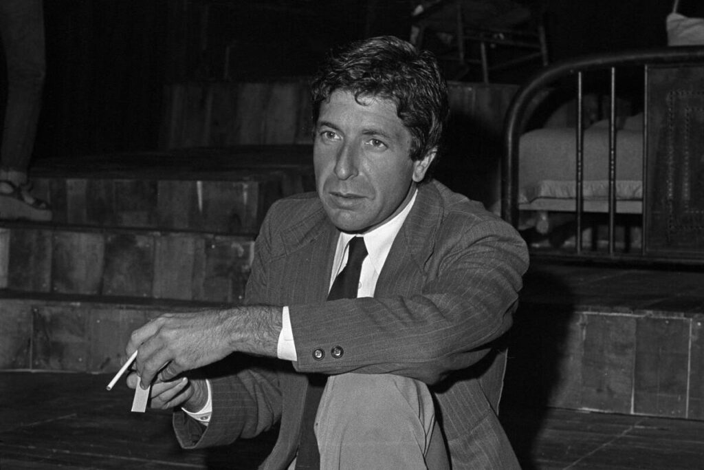 Leonard Cohen, « ménestrel sombre, insaisissable et mystique », il y a 50 ans dans « le Nouvel Obs »