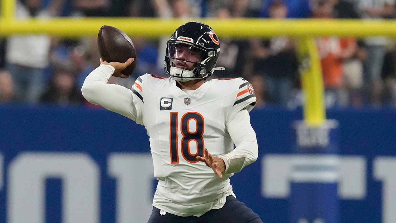 Bears’ Caleb Williams finally becomes 1st rookie quarterback to throw touchdown in 2024