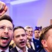 „Wir schieben sie alle ab“ – AfD-Anhänger grölen Song auf Wahlparty