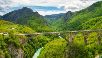 Ce canyon aux eaux turquoise est l'un des plus beaux du monde. A 3 heures de Paris, il est encore peu connu des touristes