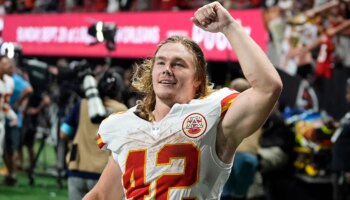 Chiefs' Carson Steele picks playing in NFL 'every day of the week' as family watches from sister's wedding