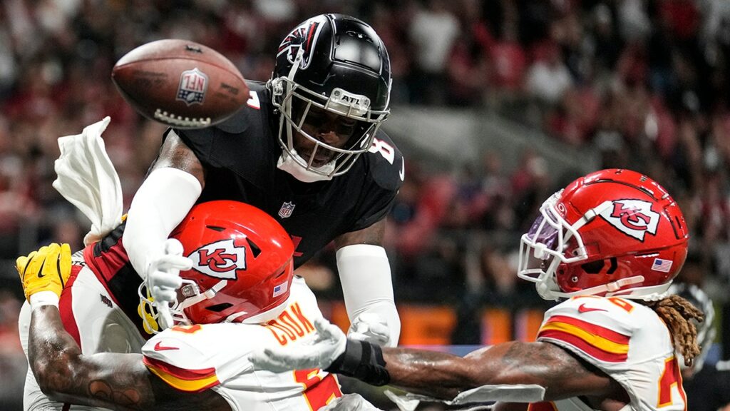 NFL fans furious as refs avoid throwing flag in crucial moment of Falcons-Chiefs game