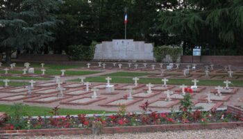 Loiret : des tags « Je suis Gaza » découverts sur une nécropole hommage à la Résistance