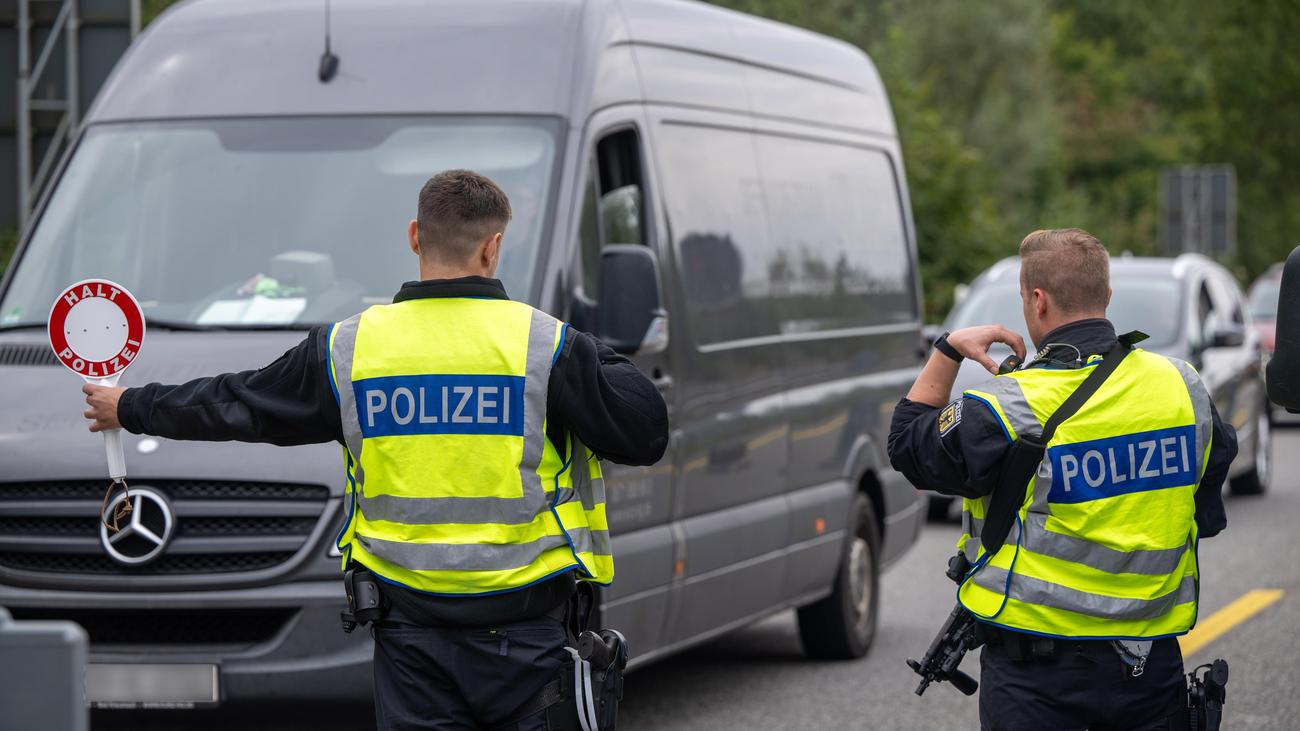 Kontrollen an deutschen Grenzen: Neue Grenzkontrollen sind laut Polizeigewerkschaft kaum wirksam