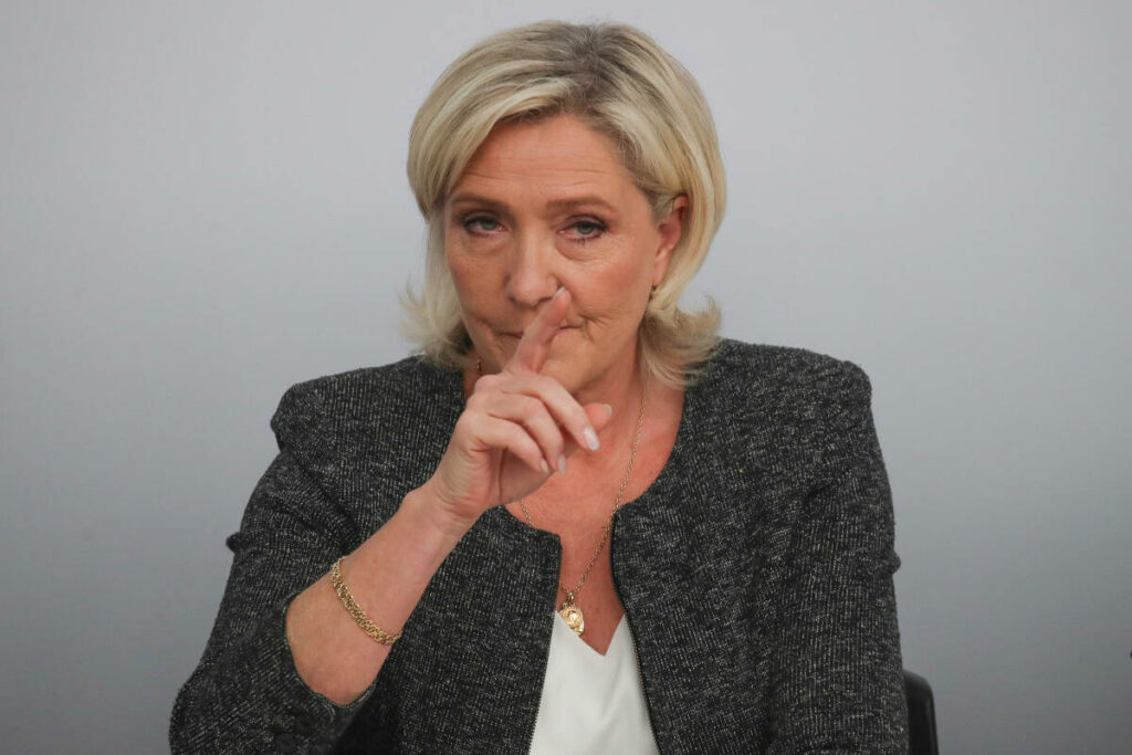 Marine Le Pen hausse le ton face au ministre de l’Economie qui a exclu le RN de « l’arc républicain »… et obtient gain de cause