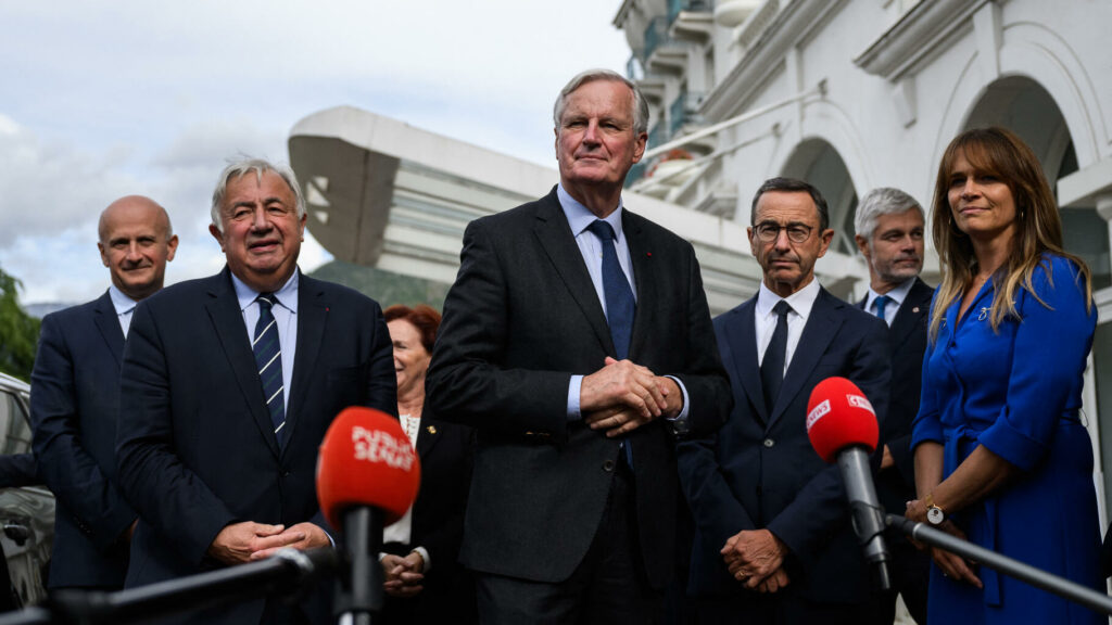 Le gouvernement Barnier ne pouvait pas faire plus mauvaise rentrée (et c’est parti pour durer)