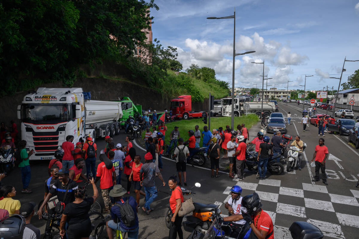 Retour au calme à la Martinique après un « déferlement inédit de violences »