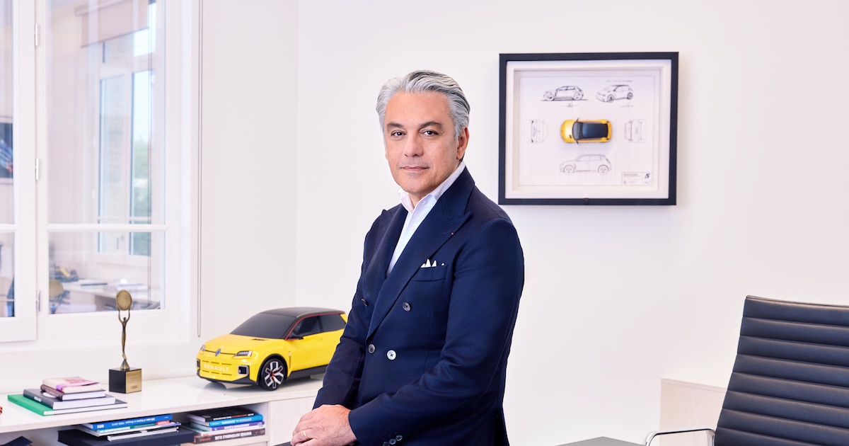 Luca de Meo, directeur général de Renault, dans son bureau du bâtiment X, à Boulogne-Billancourt