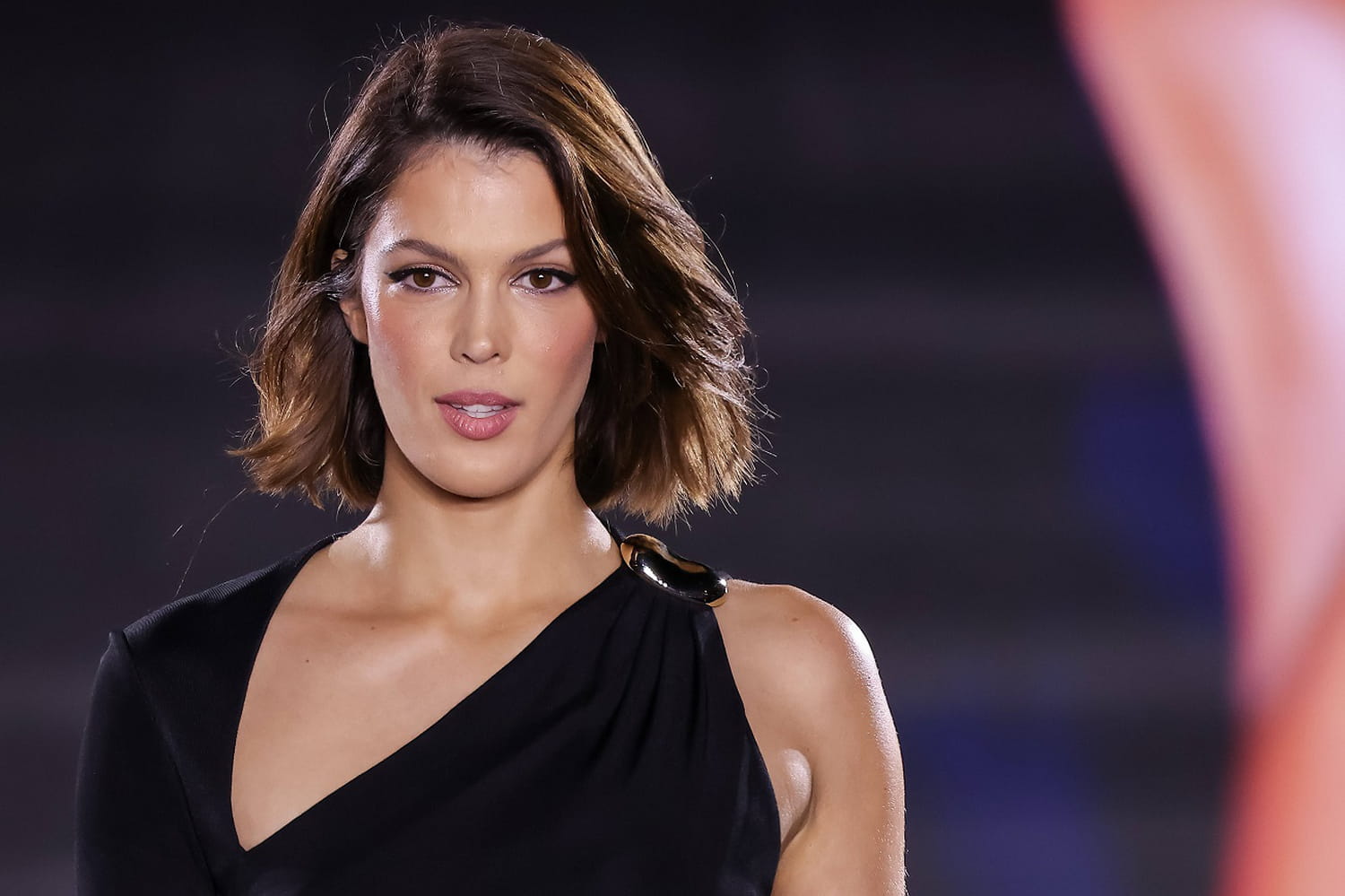 Iris Mittenaere blessée : son compagnon en garde à vue, après une plainte pour violences sur conjointe