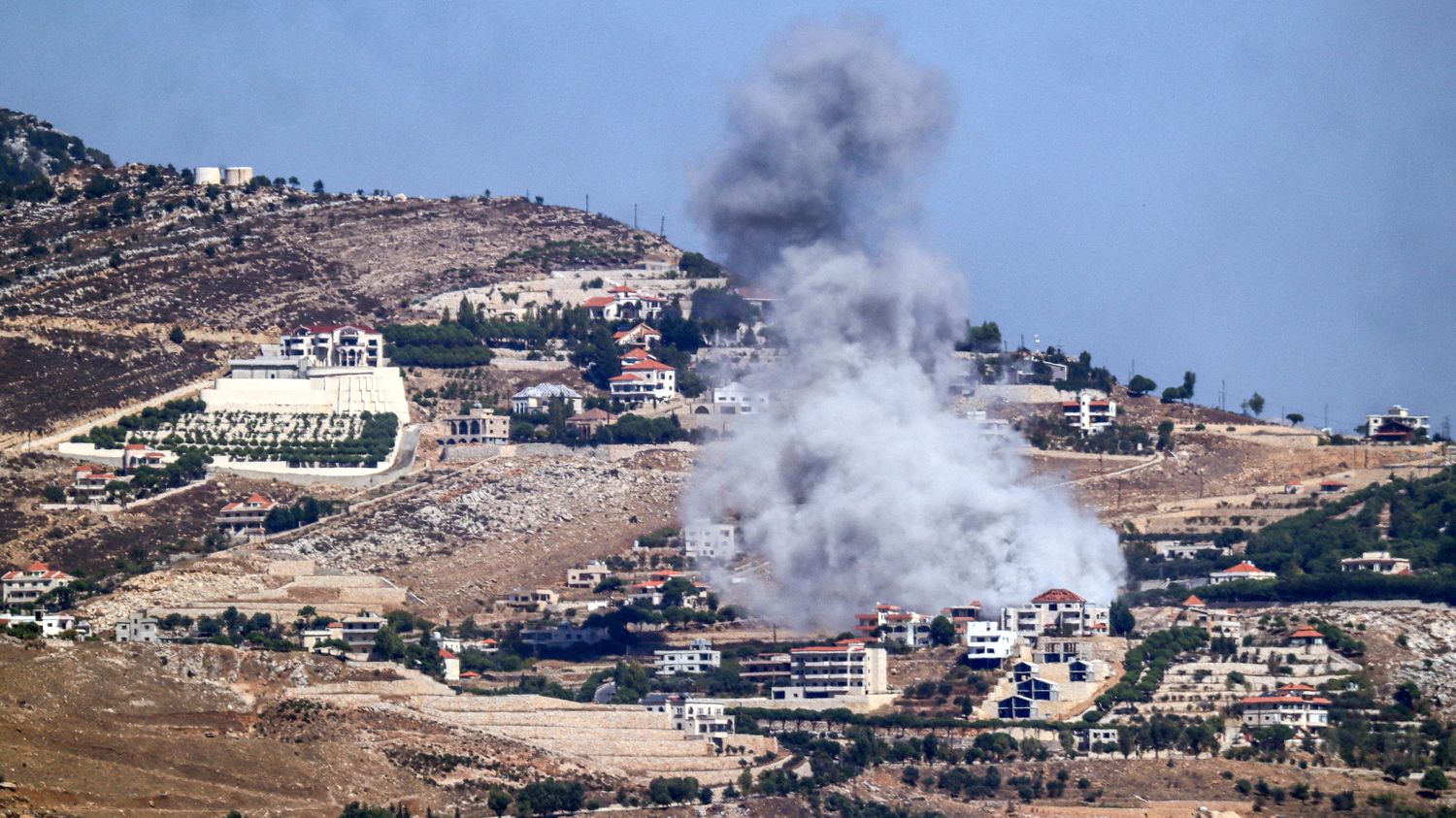 REPORTAGE. "Israël essaye de renforcer la tension interne" : au Liban, chrétiens et chiites se soutiennent au-delà des clivages communautaires