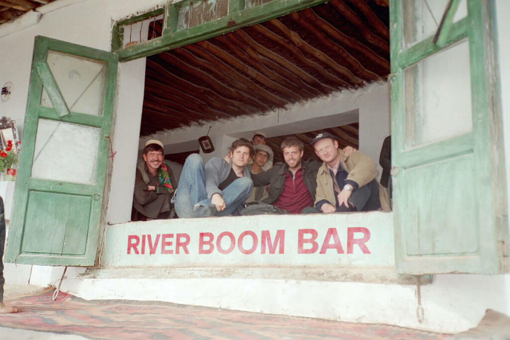 « Riverboom » : un road-movie rocambolesque à travers l’Afghanistan en guerre