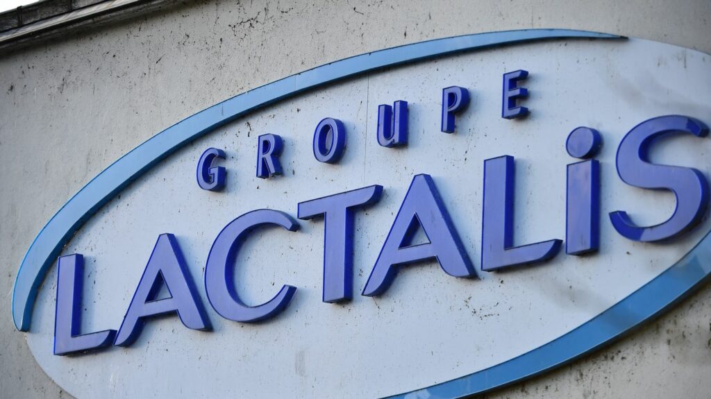 "Déflagration", "complètement incohérent" : les réactions de la filière laitière après l'annonce de la réduction de la collecte de lait en France par Lactalis