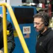 Photo publiée par l'armée américaine montrant le président ukrainien Volodymyr Zelensky (centre) lors d'une visite d'une usine d'armement à Scranton, en Pennsylvanie, le 22 septembre 2024