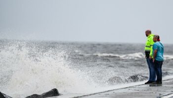 "Extrêmement dangereux", l'ouragan Hélène se renforce à l'approche de la Floride