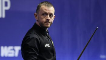 Mark Allen makes 147 maximum en route to securing quarter-final berth