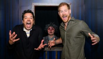 Le prince Harry et Jimmy Fallon visitent une maison hantée… et sont terrifiés