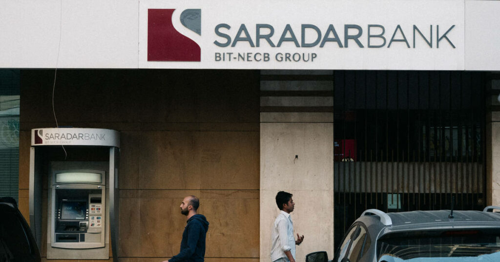 Crise au Liban : pourquoi les clients des banques libanaises installés en France pourraient débloquer leurs avoirs gelés