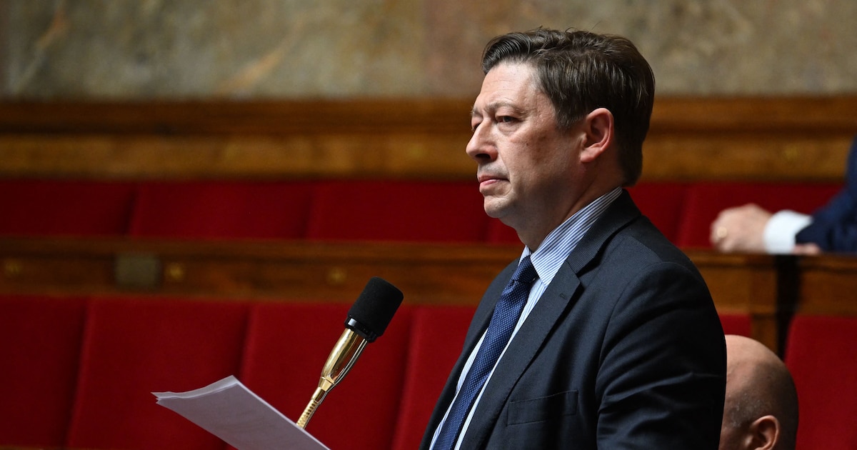 Le député Les Républicains (LR) Jean-Louis Thieriot s'exprime lors d'une séance de questions au gouvernement à l'Assemblée nationale française à Paris, le 21 mars 2023.