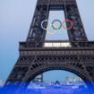 Paris 2024 : les anneaux olympiques ont été retirés de la tour Eiffel