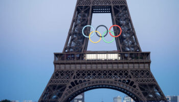 Paris 2024 : les anneaux olympiques ont été retirés de la tour Eiffel