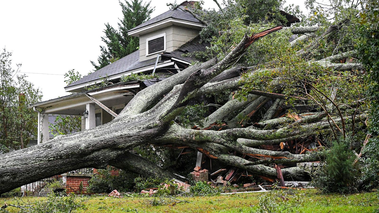 Hurricane Helene kills at least 40 - as dozens rescued from hospital roof in 'dangerous operation'