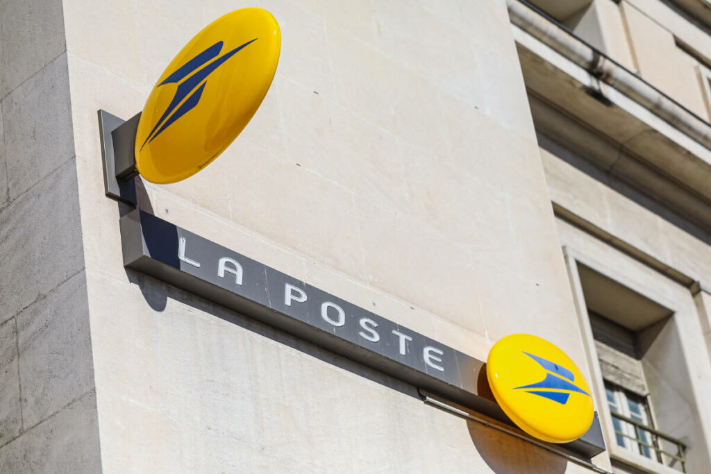 Les services postaux dans les territoires vont subir une coupe de 50 millions d’euros, annonce La Poste