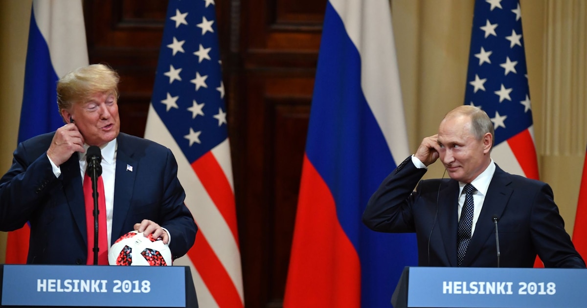 Donald Trump et Vladimir Poutine donnent une conférence de presse à l'issue de leurs pourparlers à Helsinki, le 16 juillet 2018