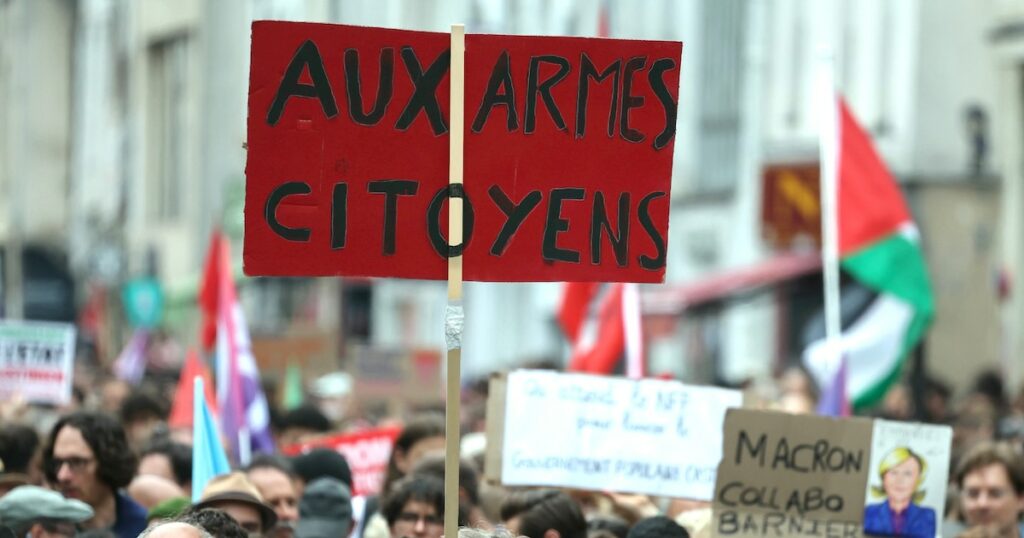 Manifestation à Paris "contre le coup de force de Macron" après la nomination de Michel Barnier à Matignon, le 7 septembre 2024