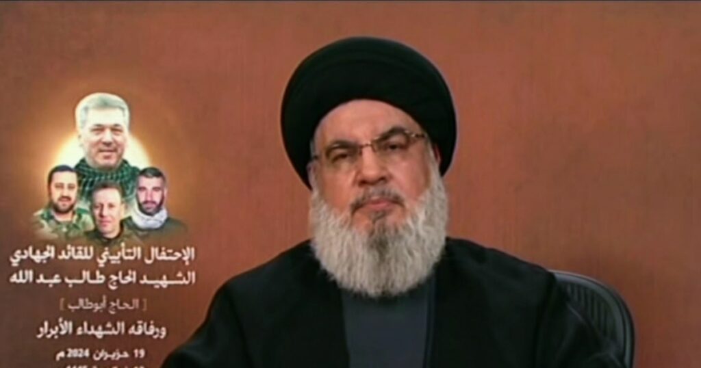 Hassan Nasrallah, le chef du mouvement islamiste libanais Hezbollah, parle lors d'un discours télévisé au Liban, le 19 juin 2024