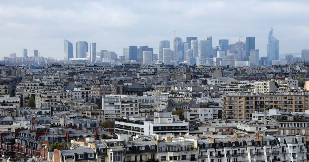 La capitale française a rétrogradé de la 6e à la 14e place du classement des villes européennes les plus attractives pour l'investissement dans l'immobilier tertiaire, dans la dernière étude réalisée par l'Urban Land Institute (ULI) et le cabinet PwC.