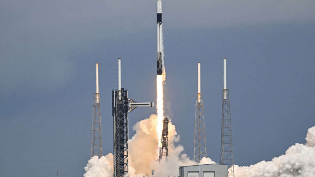 SpaceX lance une mission de sauvetage pour les deux astronautes de la NASA bloqués dans l'espace